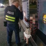 老婦散步迷途遇寒風 凱旋警即刻載返家