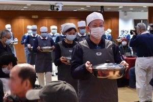 臺中慈濟冬令發放 千戶照顧戶溫馨圍爐