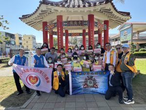 莒光獅子會攜警民慈善會 送暖清寒學童