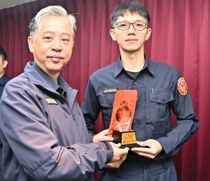 靳承穎成功搶救輕生女子 吳敬田公開表揚