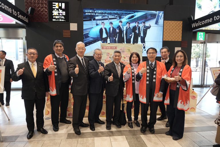 締盟20年 黃偉哲訪仙台贈議長野田讓榮譽市民證書