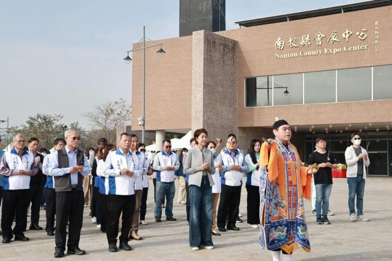 南投燈會即將登場 縣長率團隊祈福