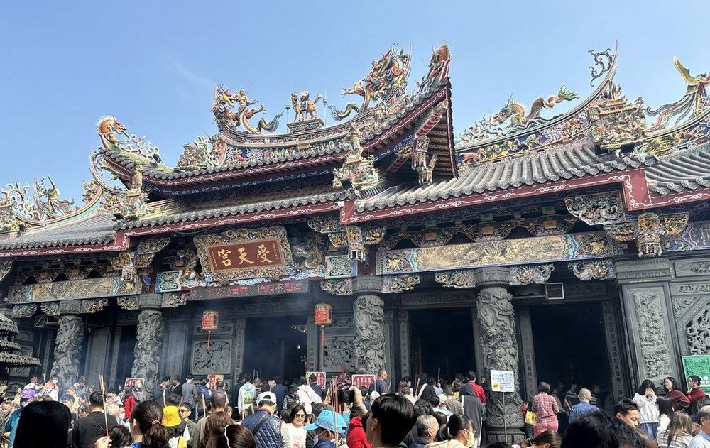 大年初一初二信眾湧入受天宮祈福 - 臺灣導報