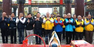 蘇俊賓八德姜太公廟參香 發元氣搖搖馬福袋