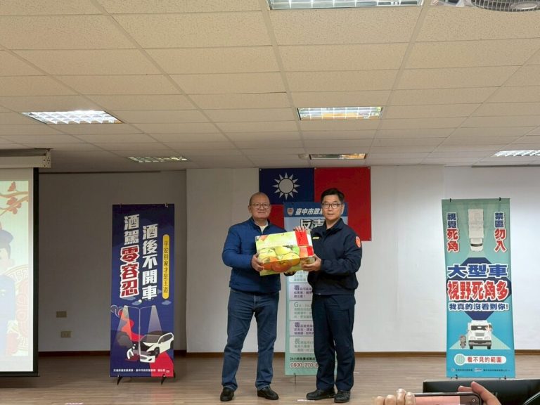 台中正副議長 春節慰勞基層警