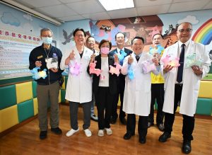 暖心迎新春 王惠美關懷住院病童