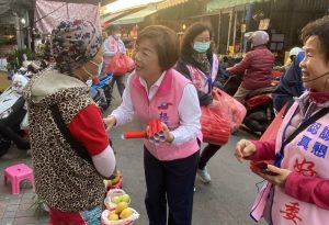 楊瓊瓔東勢拜票人氣沸騰