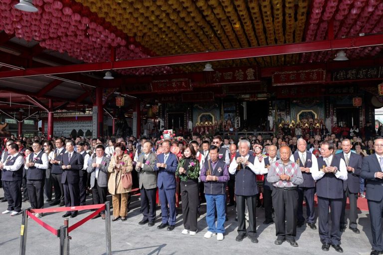 天顯宮祝壽場面熱烈 邱佩琳發紅包
