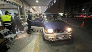 女身體不適陷昏厥 凱旋警開道急助送醫