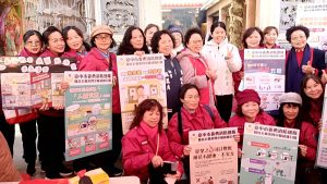 梧棲朝元宮名家揮毫送春聯人潮爆滿