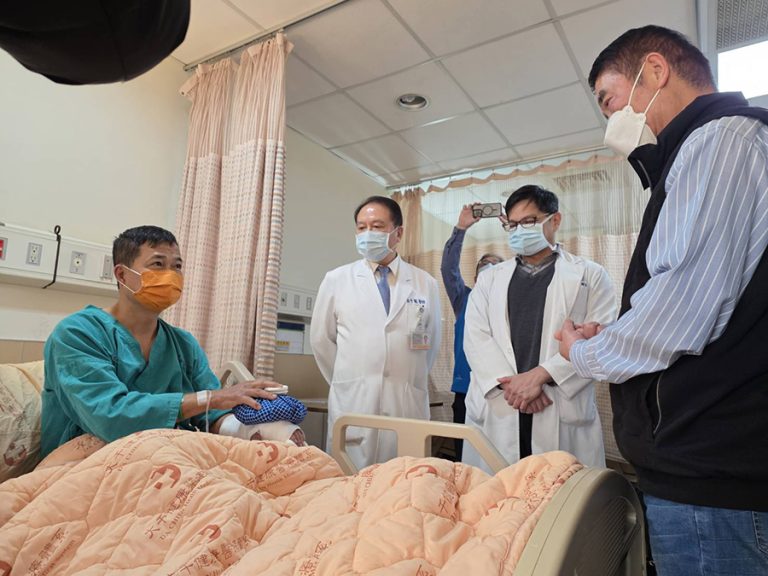 南苗市場男子揮刀遭警開槍送醫不治