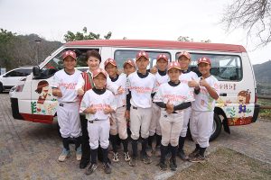 中市自達幸福巴士支援少棒隊交通接送