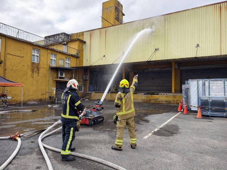 基市消防局實兵演練大型倉儲火災搶救