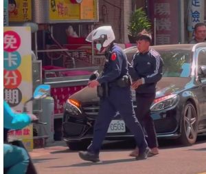 失聯移工見警欲逃離巡佐英勇制伏