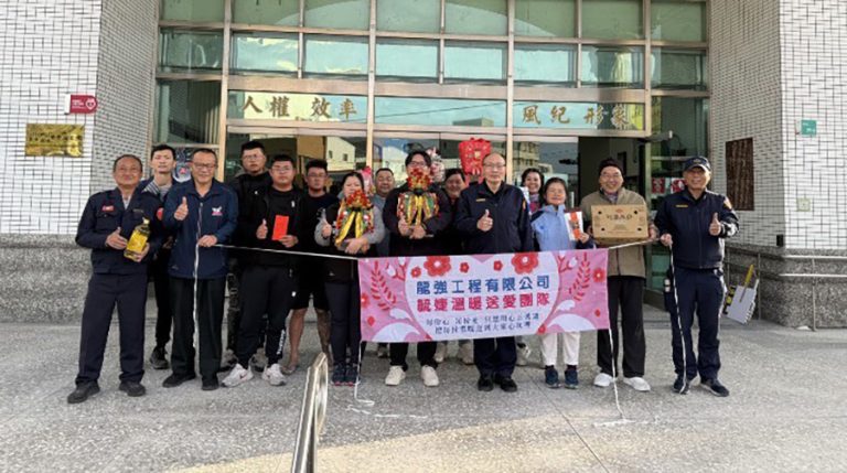 學甲分局攜毓婕溫暖送愛弱勢戶