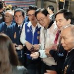 張善政除夕夜子時至南崁五福宮開廟門 過七星橋 發錢母