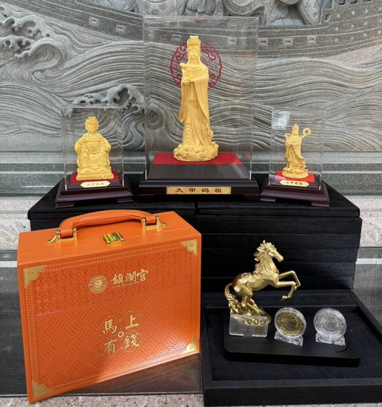 大甲鎮瀾宮除夕開廟門搶頭香