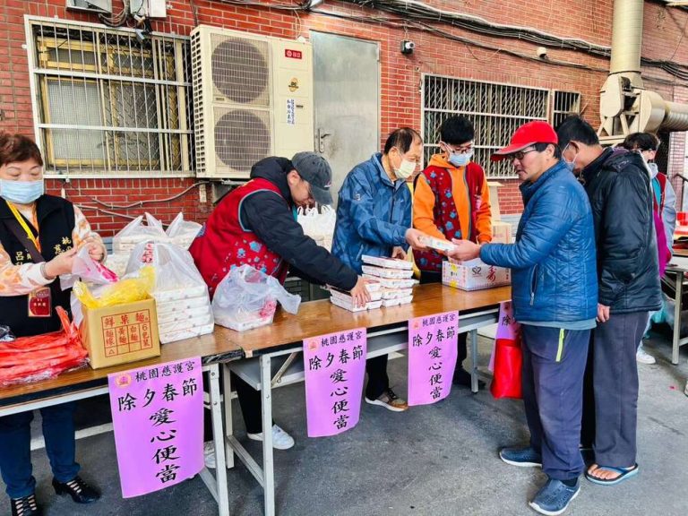 桃園慈護宮照顧弱勢 除夕發放愛心便當