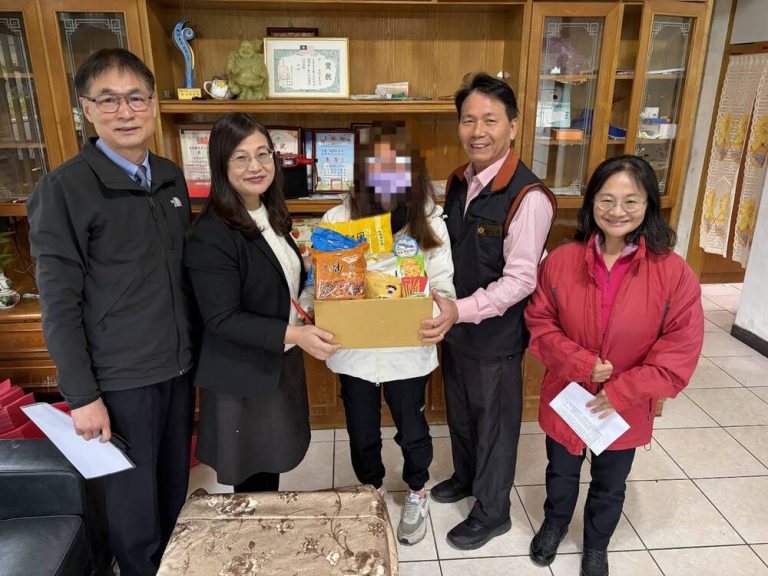 苗檢攜手榮觀 走訪弱勢家庭