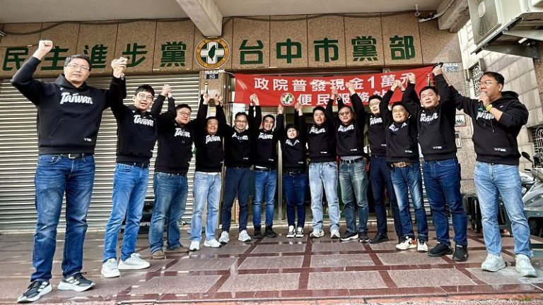 民進黨台中市新潮流派系議員參選人一起登記初選