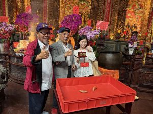 竹山克明宮立筊屹立不倒 超狂博金牌連擲14聖筊