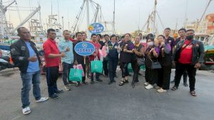 移民署屏東服務站寒冬送暖 漁工滿載物資樂開懷