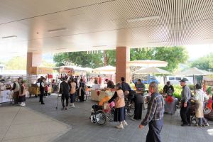 懷舊年味湧心頭 仁愛長照機構迎春節辦年貨大街