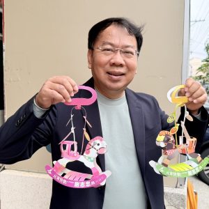 謝志忠備翹翹馬燈籠 陪孩子過元宵