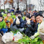 楊典忠二度辦拔蘿蔔活動 吸引二千人參與