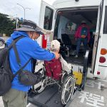 賞蘭正當時 黃偉哲提供復康巴士 暖心接駁陪伴身障朋友走出戶外