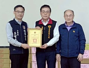 桃園義警中隊 贈破案獎金與物資