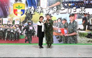 王惠美赴台南官田 探視彰化子弟兵