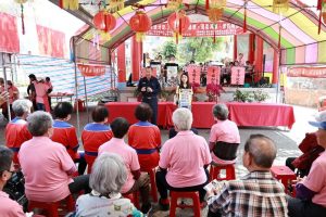 敦和社區頭牙吃丁酒 許淑華同樂