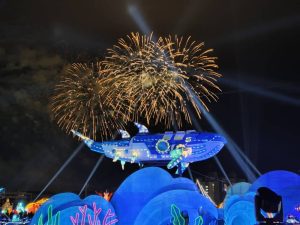 台灣燈會海洋燈區 鯨魚戰艦霸氣領航