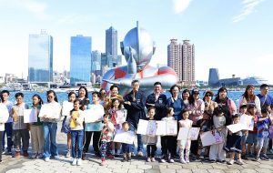 超人力霸王寫生暨著色畫比賽頒獎 48位金牌學子齊聚高雄港與超人力霸王合體