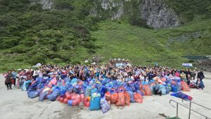 基市產發處發起 逾300人基隆嶼淨灘