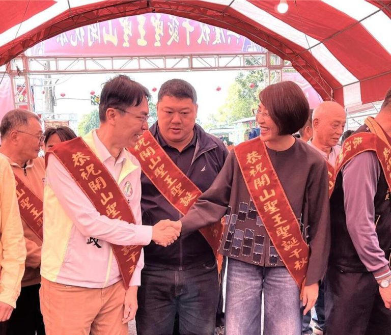 南投選戰開打 許淑華、溫世政首次廟前同框握手寒暄