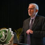 諾貝爾得主查爾斯．賴斯慈大開講 勉勵學子投身科研守護全球健康