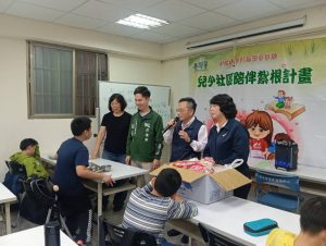 鄭文婷、洪森永偕里長 關懷內寮社區築夢基地