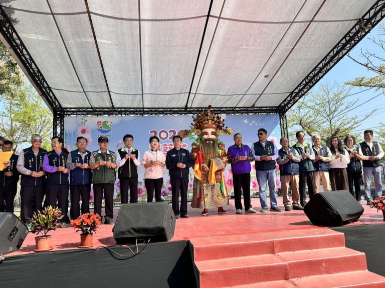 邁入第13年 學甲蜀葵花文化節 遊客絡繹不絕