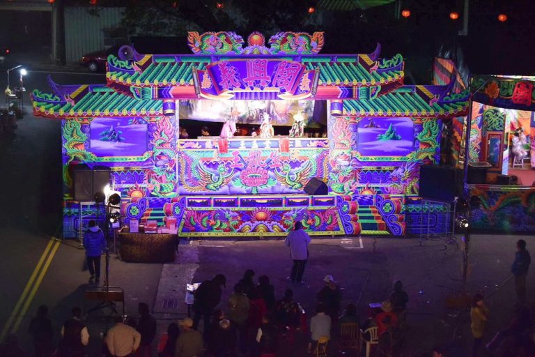 《掌中傳藝、戲偶傳情》 看戲祈福抽黃金