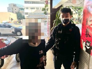 婦迷途跌倒 凱旋警細心照護平安助返