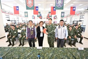 王惠美成功嶺探視彰化子弟兵