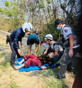 老婦受困大排 湖內警徹夜搜救成功救回