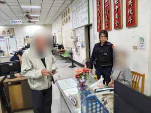 迷途婦深夜徬徨 警暖心助返家