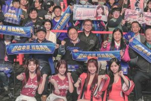 WBC台日大戰 桃園府前廣場直播派對隊應援