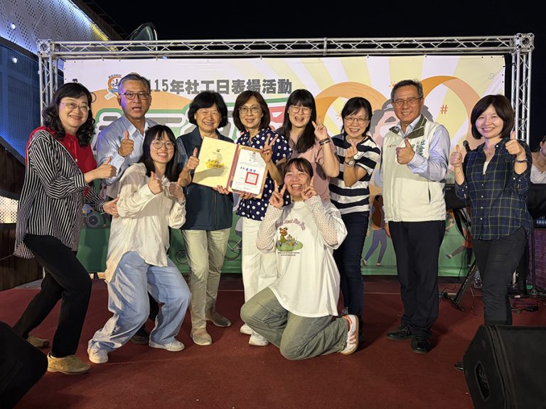 黃偉哲表揚績優社工 感謝夥伴付出