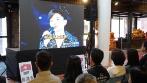 飛上東勢角特展爆紅 全台鳳迷朝聖