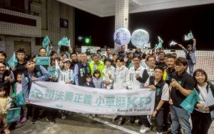 一日北高繼續前進 柯文哲深夜持續踩動踏板 小草齊聚送暖