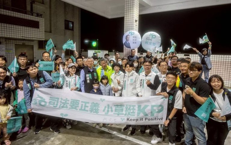 一日北高繼續前進 柯文哲深夜持續踩動踏板 小草齊聚送暖